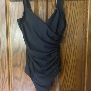 NWOT Miraclesuit swimsuit Women’s Black size 8